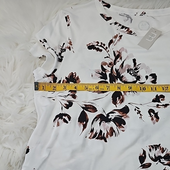 Maurices Off-White Floral Print Short Sleeve Tee NWT - Picture 9 of 11